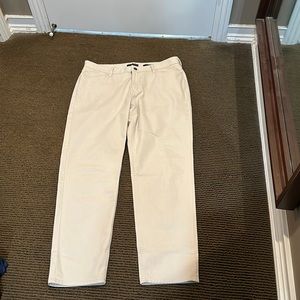 Men’s Banana Republic Traveler Pant.